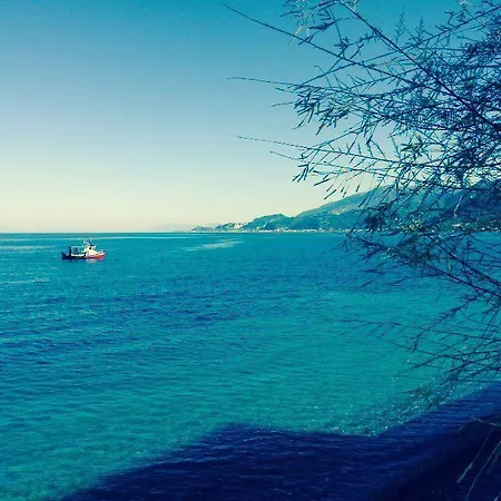 μελίτη 3* Ακράτα